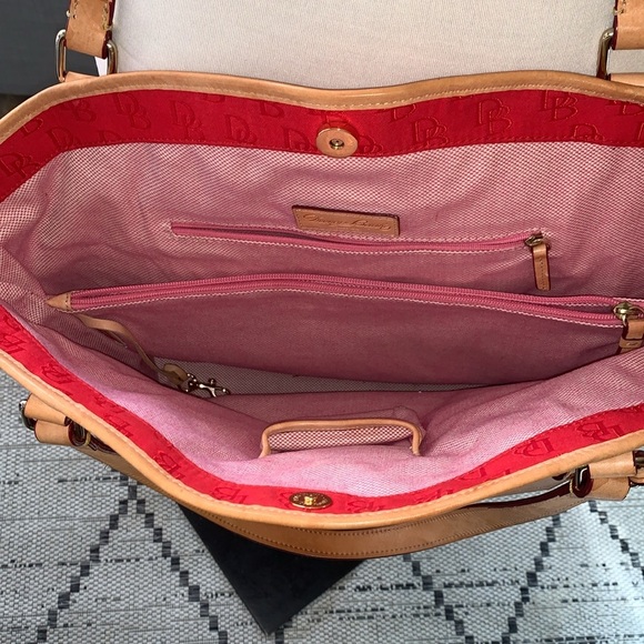 Gently Loved Dooney and Bourke Satchel /Tote - Picture 6 of 13